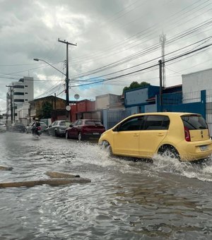 Maceió tem risco moderado de chuvas e alagamentos nesta terça-feira