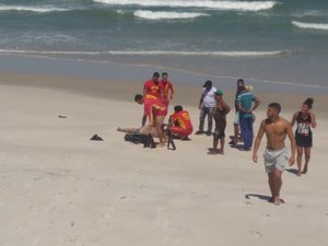 Vítima de afogamento é resgatada com sucesso na Praia do Sobral