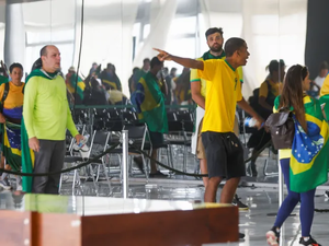 PGR pede a soltura de 12 pessoas presas após atos criminosos de 8 de janeiro