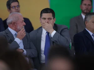 Governo Lula pressiona Alcolumbre por fim da 6x1 antes das eleições