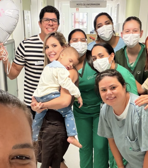 [Vídeo] Família celebra cura de filha do câncer com carreata emocionante pelas ruas de Maceió