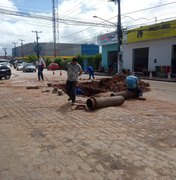 [Vídeo] Após alagamento, equipe da Casal conserta vazamento no bairro Baixa Grande em Arapiraca