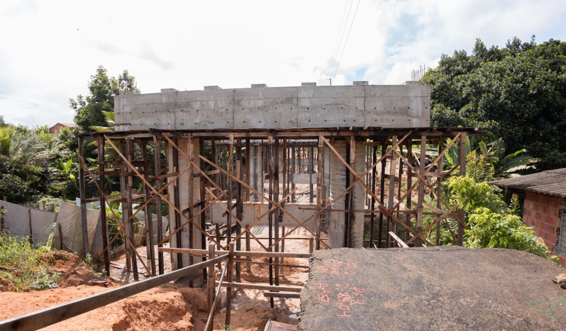 Construção de nova ponte entre Santa Lúcia e Antares avança com 65% da obra concluída