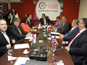 Renan Filho debate reforma da Previdência com governadores do Nordeste