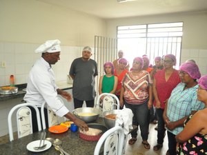 Merendeiras das escolas da rede municipal participam de capacitação e se preparam para mais um concurso de receitas