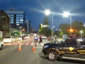 Lei Seca aborda 120 veículos, duas CNH são apreendidas durante a fiscalização