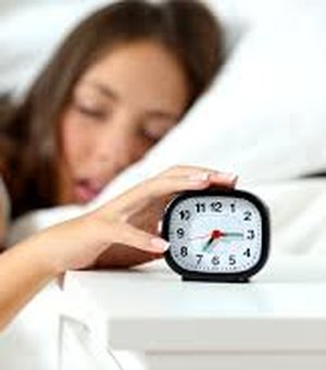 Dormir pouco ou dormir demais aumentam excesso de idade do coração