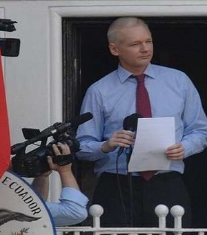 Vazamentos de Assange revelaram conluios de políticos como Temer e José Serra com os EUA