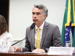 Rafael Brito apresenta relatório final da lei que cria SUS da Educação