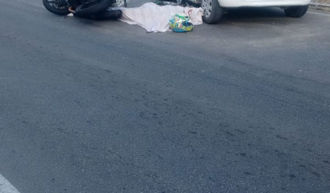 Motociclista morre após colidir com um carro na parte alta de Maceió