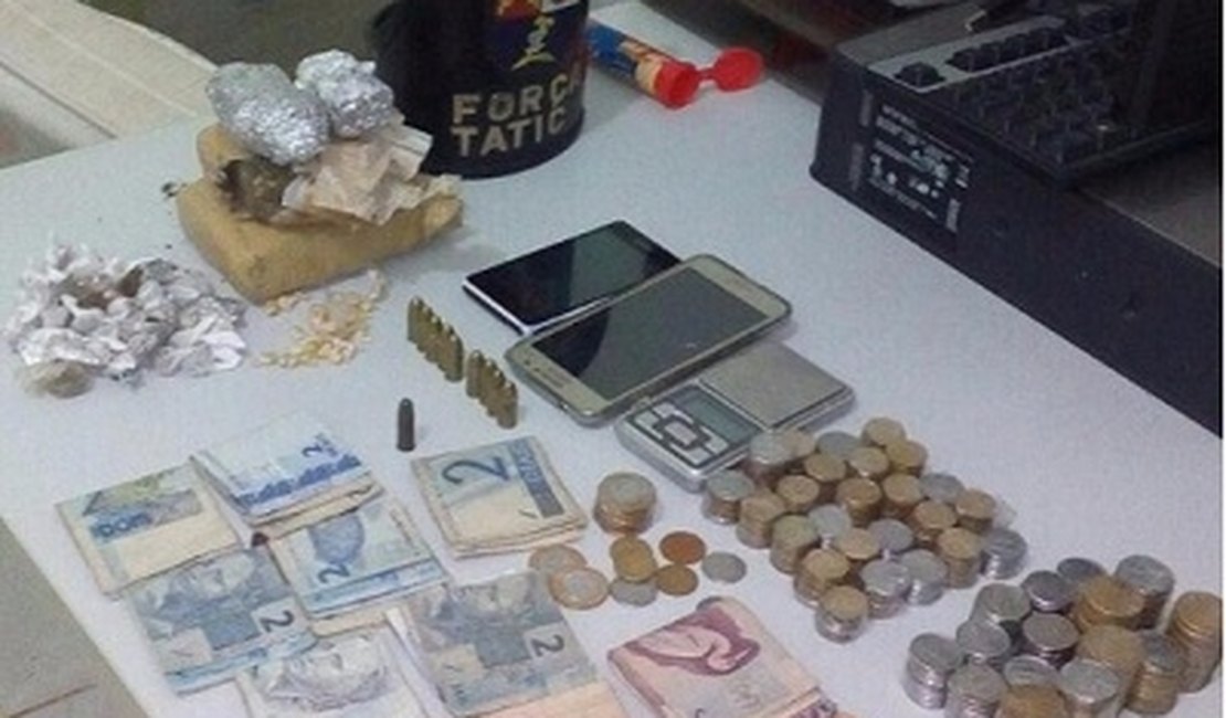 Dois jovens foram detidos pela Polícia Militar com drogas, dinheiro e munições