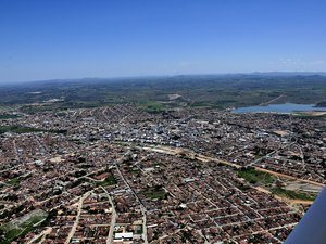 Pesquisa revela desaprovação de Teófilo e preferências de arapiraquenses para Governo e Senado