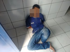 Homem é preso por furto em loja de cosmético no Jacintinho