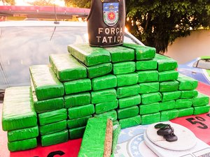 Motorista de aplicativo é preso transportando drogas no bairro do Benedito Bentes