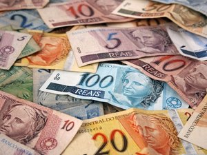 Contra pandemia, governo vai distribuir R$ 200 para trabalhadores informais