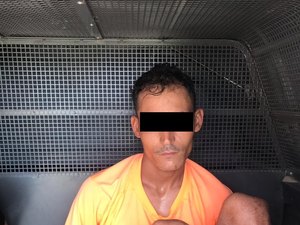 Dupla é presa com arma e drogas em Passo de Camaragibe