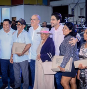 Prefeitura de Penedo distribui kits escolar para estudantes da EJA