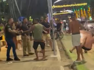 Confusão em frente a bar termina em agressão física na orla da Ponta Verde