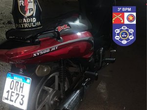 Casal é preso por roubo de motocicleta, em Arapiraca