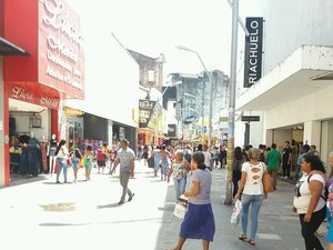 Fiscalização melhora mobilidade no Calçadão do Comércio de Maceió