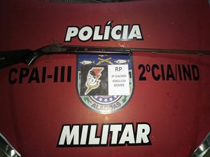 Polícia apreende arma de fogo próximo ao Campo da Casal