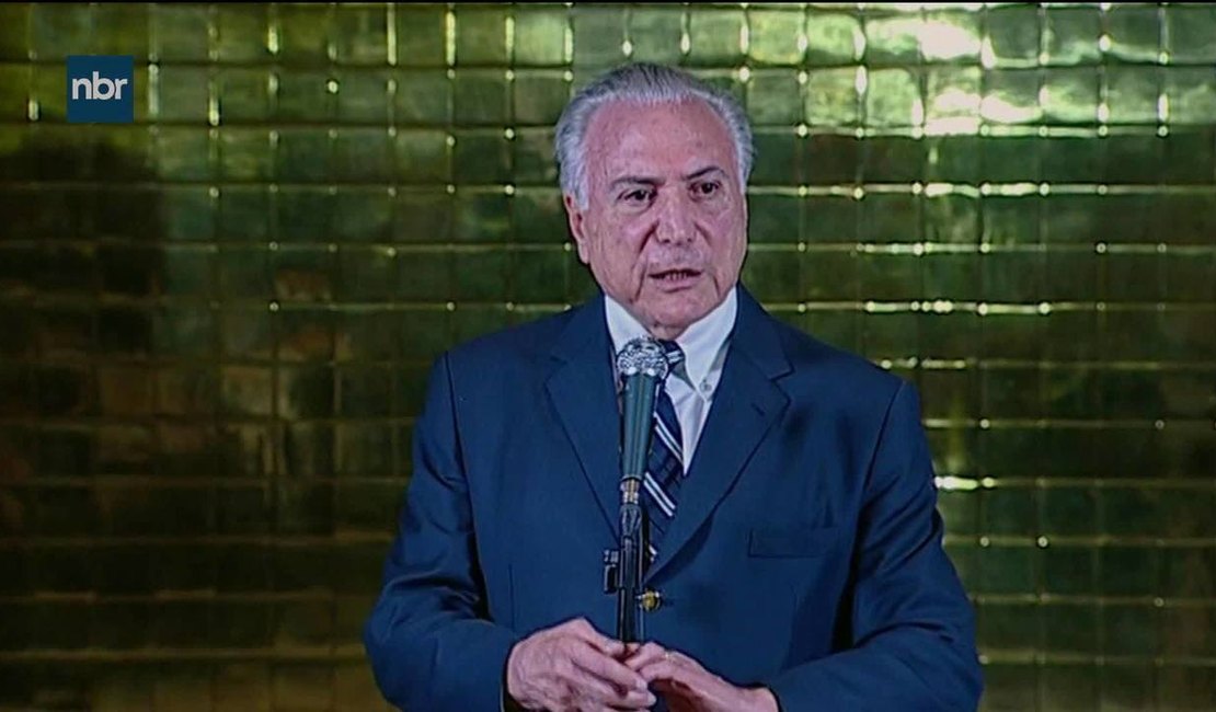 Temer telefona para Bolsonaro e diz que Brasil precisa de governo de 'paz' e 'harmonia'