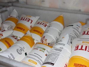 Mesa Brasil repassa 8 mil litros de leite por semana para instituições sociais na capital e no Agreste
