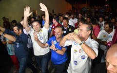 Caminhada com Senador Renan reúne multidão no Tabuleiro dos Martins