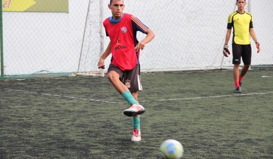 Estudante da rede estadual é destaque na Escolinha do Vitória Futebol Clube