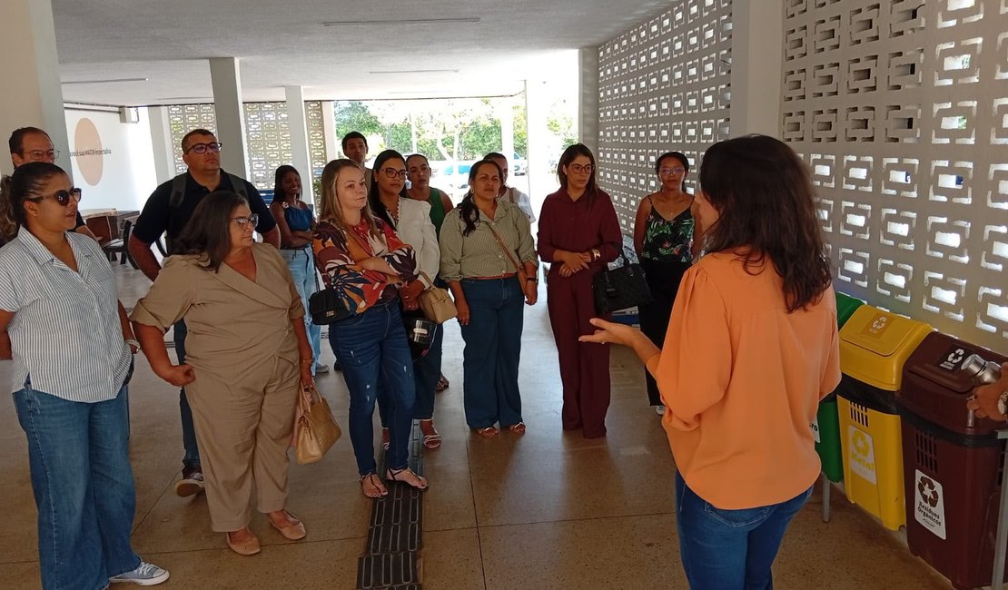 Diretores e coordenadores de Lagoa da Canoa participam de formação na Ufal