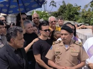 Comandante da PM emociona em homenagem a coronel que morreu após mal súbito