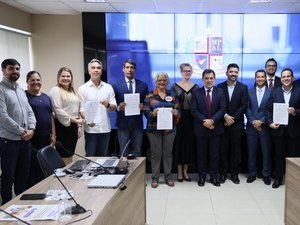 [Vídeo] Candidatos à Prefeitura de Maceió assinam Pacto pela 1ª Infância