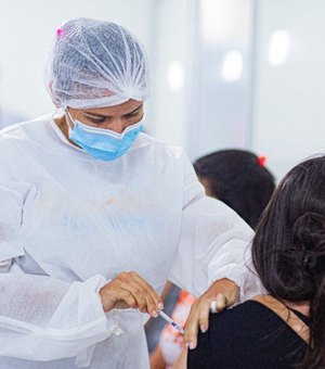 Pessoas com 28 anos já podem se vacinar contra a Covid-19 nesta segunda (02) em Arapiraca