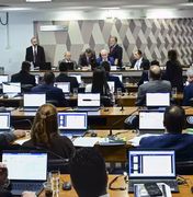 Em votação unânime, CCJ do Senado rejeita e enterra PEC da Blindagem