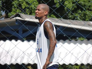 Lateral-direito Wellington Silva é regularizado e está liberado para estrear pelo CSA