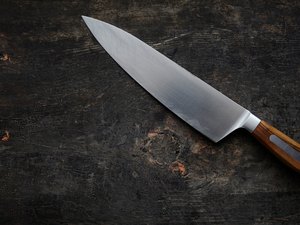 Homem fere companheira com faca e foge após agressão em Arapiraca