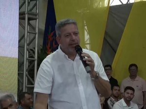 Arthur Lira defende orçamento secreto e chama grupo adversário de “cachorrinhos danadinhos”