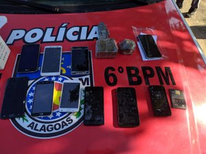 Homem é preso com drogas e dez celulares em Maragogi