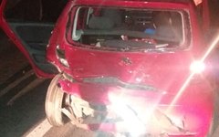 Policial civil perde controle de viatura e colide com carro de passeio