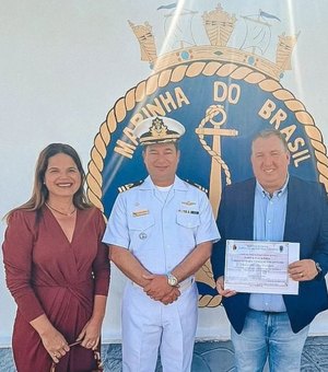 Prefeito Henrique Vilela recebe título honorário da Marinha