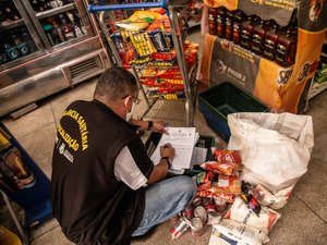 Vigilância Sanitária encontra alimentos com larvas em supermercado de Arapiraca