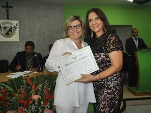Jornalista Mônica Nunes recebe título em Arapiraca