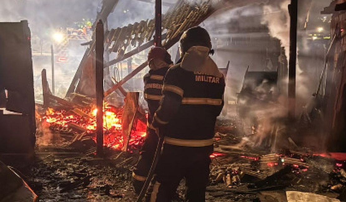 Incêndio atinge cinco barracas no mercado público de São Miguel dos Campos