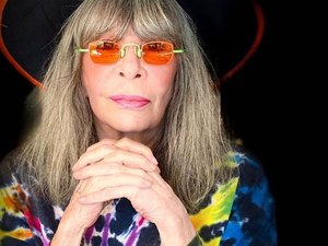Aos 73 anos, Rita Lee descobre tumor no pulmão