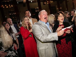 Patrão presenteia funcionários com U$S 10 milhões em jantar de Natal