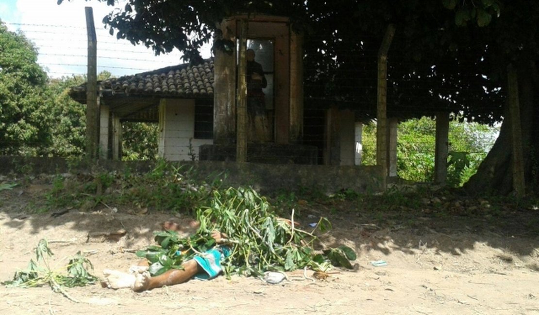 Em Arapiraca, jovem é assassinado em frente a imagem de Padre Cícero