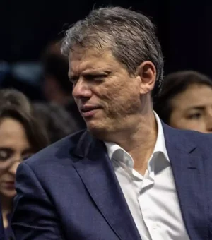 Lula supera Tarcísio, Michelle e Flávio no 1º turno; governador é adversário mais duro