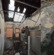 Mulher sofre queimaduras em 70% do corpo após incêndio no Benedito Bentes