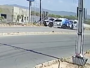 [Vídeo] Viaturas da Guarda Municipal colidem durante deslocamento na AL-145, em Delmiro Gouveia