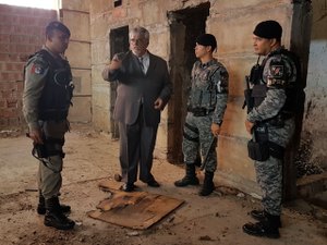 [Vídeo] MPE/AL realiza operação em prédios públicos abandonados que servem de ponto para o crime 